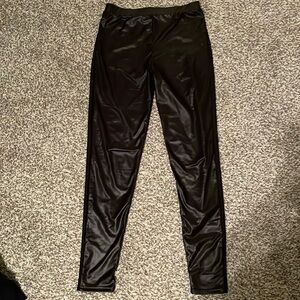 Medium black leggings - shiny /somewhat satiny front